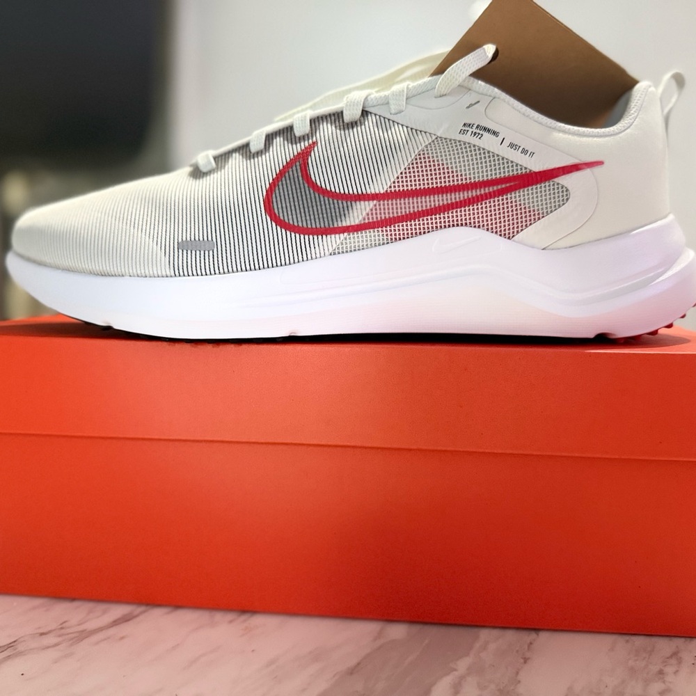 Nike Men’s Downshifter Sneakers – Lightweight Comfort for Everyday Wear